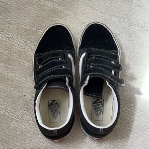 Vans Off the Wall Suede Velcro Sneaker